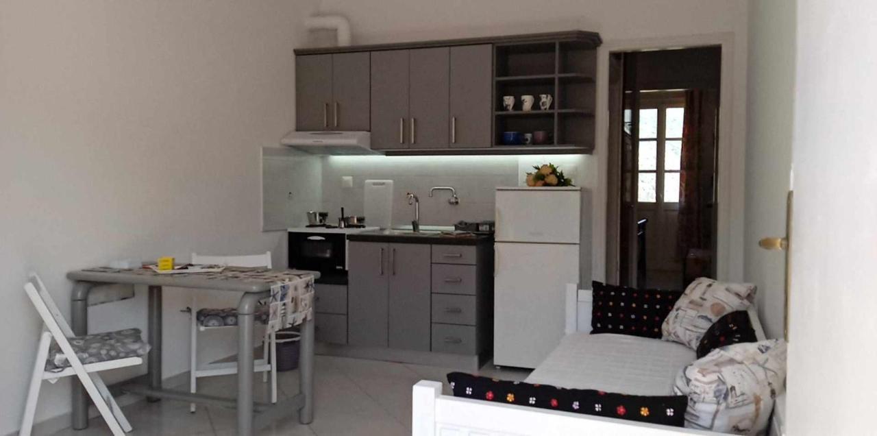 Andros Lighthouse Apartments Mesaria  Eksteriør billede